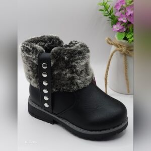 RUGGED BEAR girls size 7 black with faux fur low top‎ boots